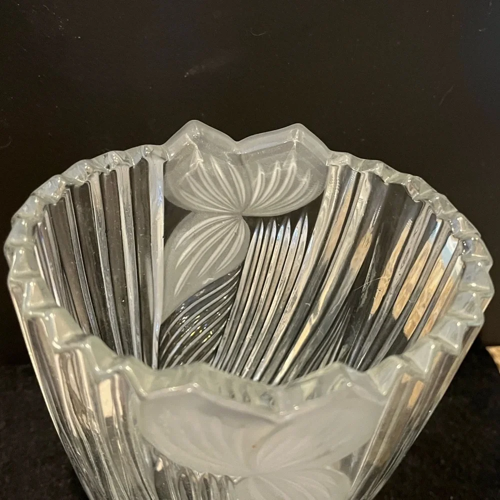 VTG Anna Hutte Bleikristall clear cut 24% lead crystal vase frosted iris design